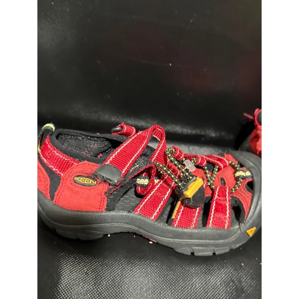 Keen Newport H2 Red Black Waterproof Sport Sandals Kids 11Outdoor Hiking5